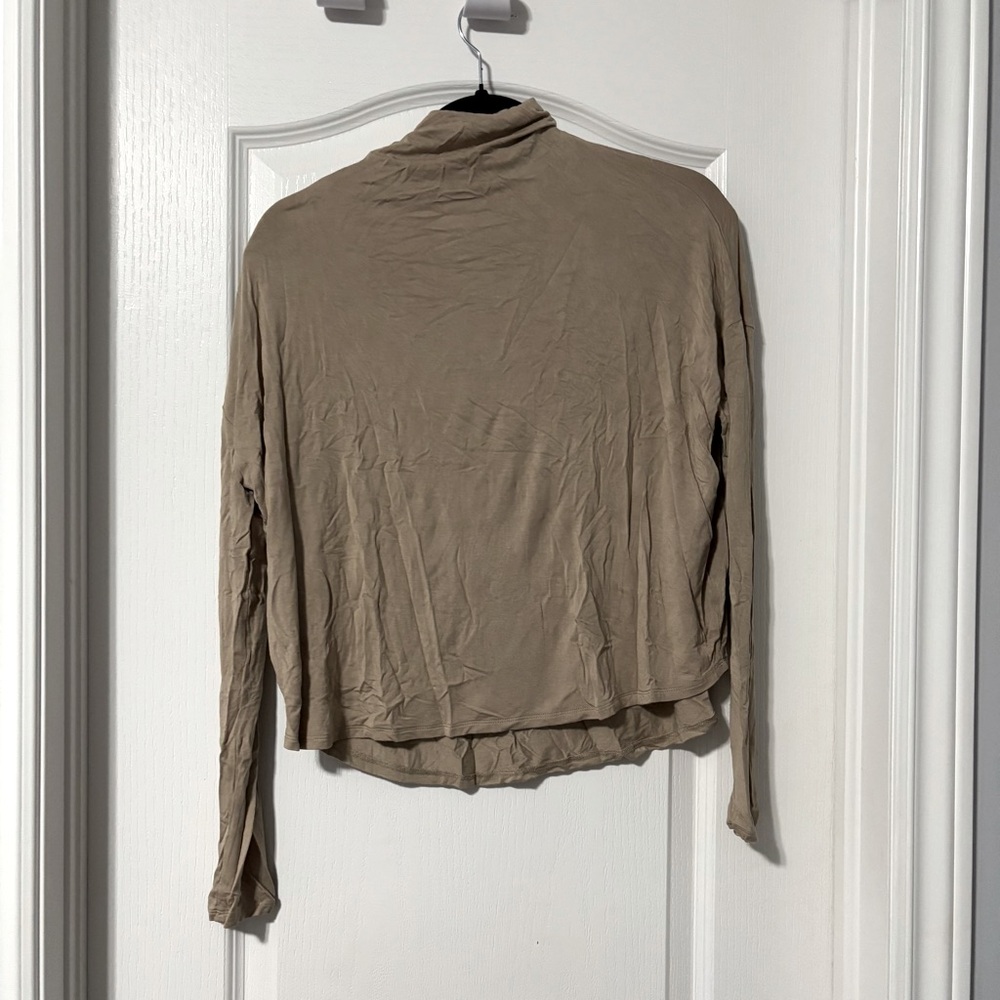 LIKE NEW BABATON DRAPEY TURTLENECK